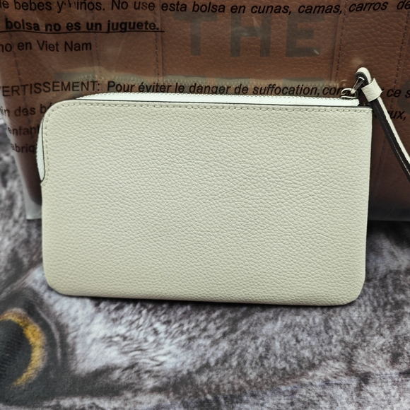 Coach Fashion Wallet - Picture 4 of 6